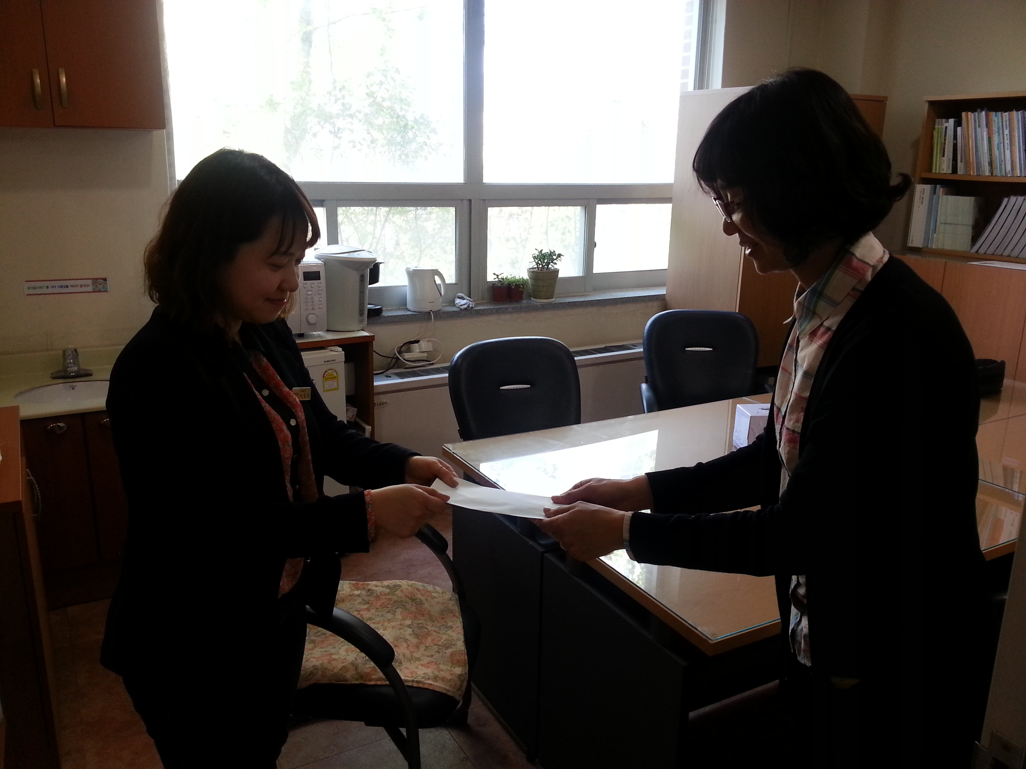 가정의 달 맞이 소외계층 후원금 전달